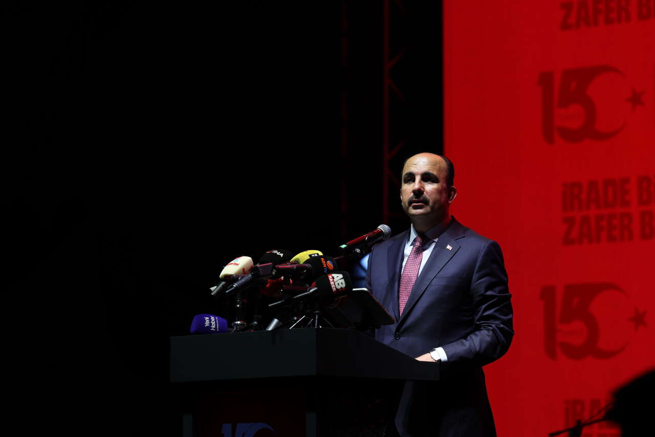 Konya'da 15 Temmuz gecesi! Kılıçarslan Meydanı'na insan seli 17